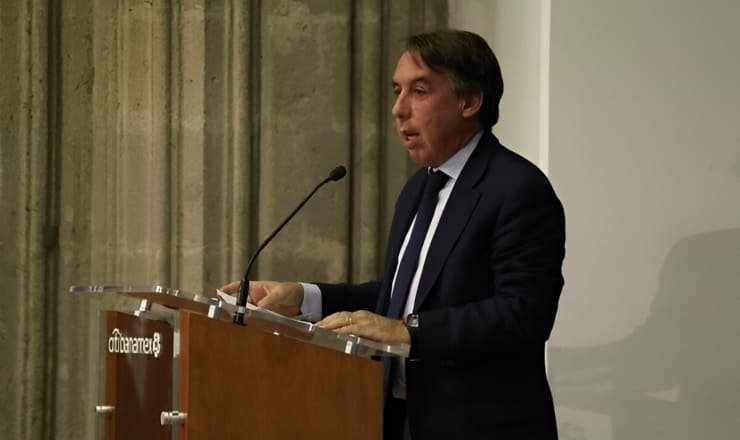 Emilio Azcárraga Jean en su estudio