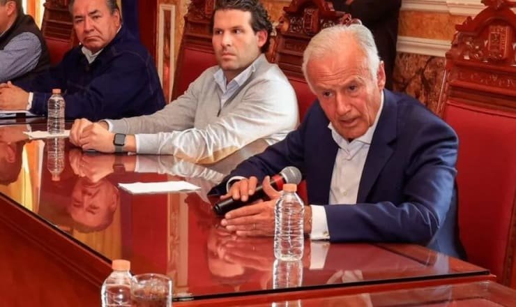 Rufino Vigil González en junta empresarial